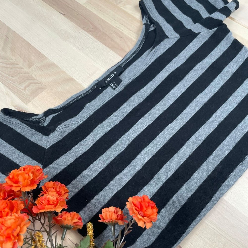 Forever 21 Striped Scoop Neck Crop Top L